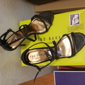 Elegant vlack Ted Baker Heels